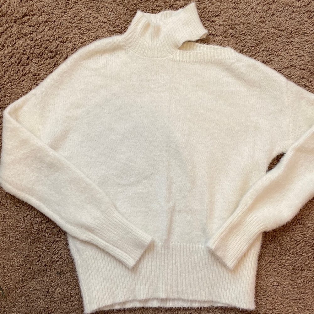 sweater with key hole design